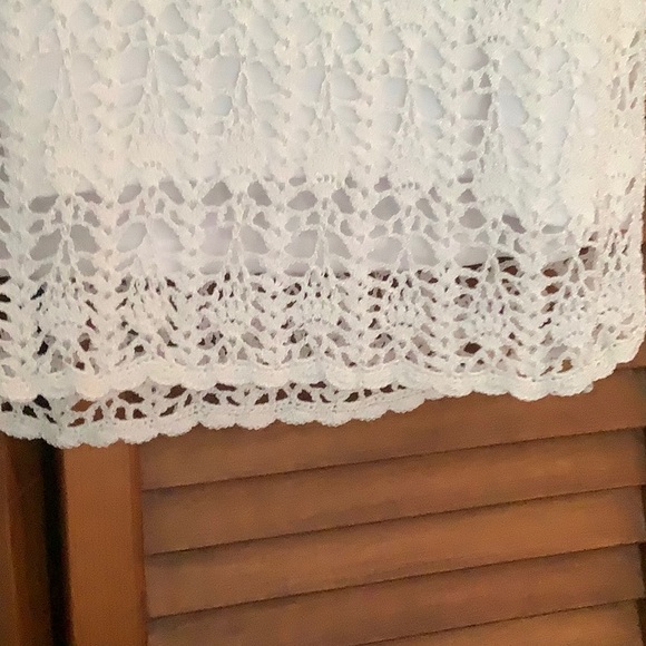 Hand knit sleeveless top with v neck - Picture 4 of 4